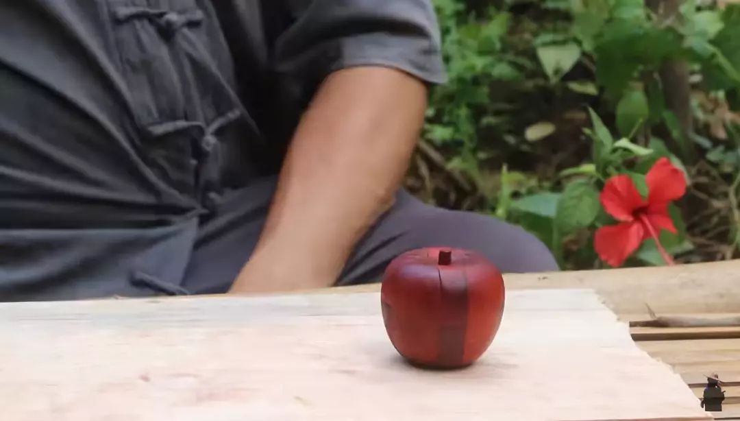 真·鲁班再世！61岁中国大爷造出2500年前鲁班凳，惊艳1000万外国网友：这还是我认识的中国功夫吗？