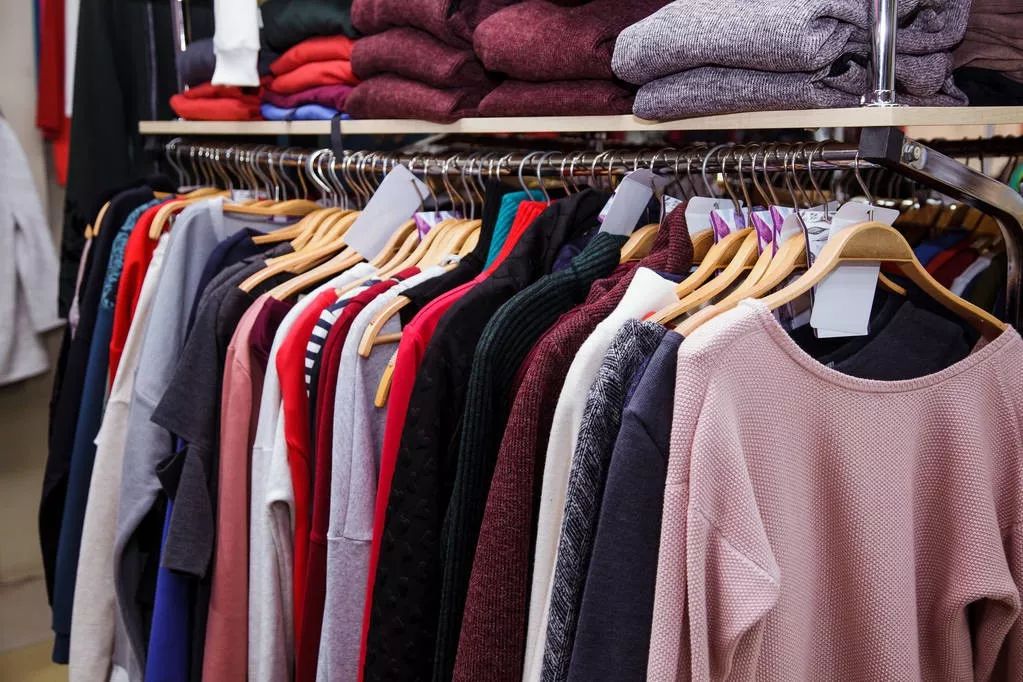 月薪一万买不起面包,月薪一万买不起假发