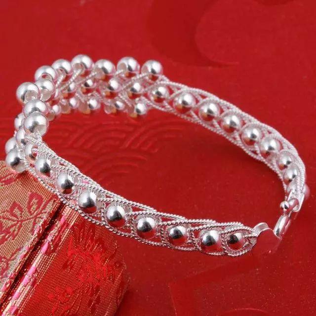 镂空的银首饰怎么清洗里面,银首饰发黑最简单清洗方法