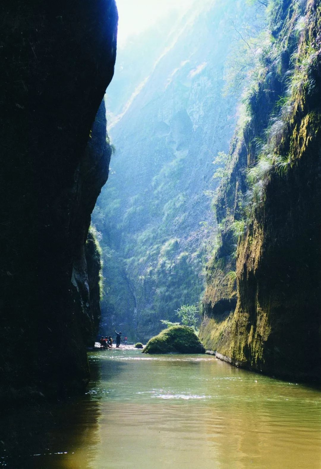 这条“藏在深闺人未识”的溪流,让你远离凡尘,沉醉于此