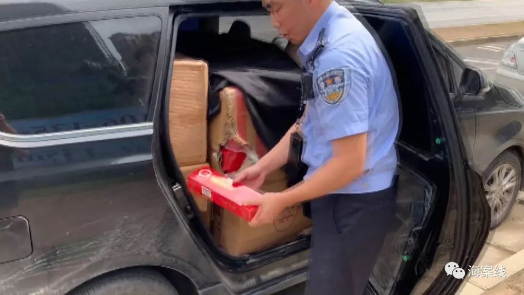 帮忙运送假烟牟利被抓,组织一批人员跑黑车被抓