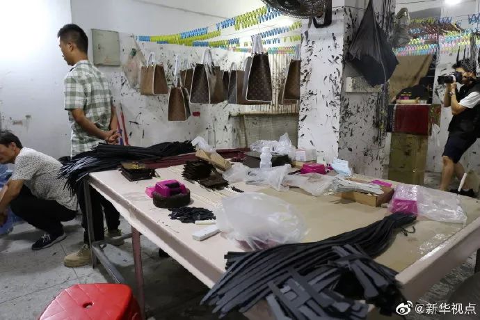 What?!你在迪拜专柜买的奢侈品包可能是假的？这个犯罪网络涉案金额近18亿元人民币……