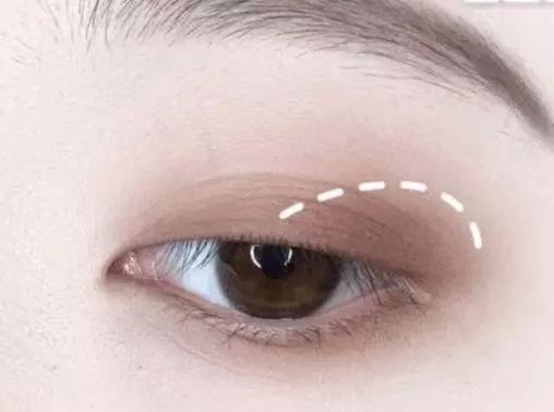 五官扁平怎么画出混血的感觉,菱形脸混血妆容教程