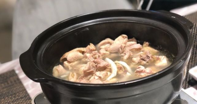 唉哟~~好凉快哟~~好大滴风哟~~~~呜呜喳喳的大风，吹的你们东倒西歪赶紧来点火锅续命