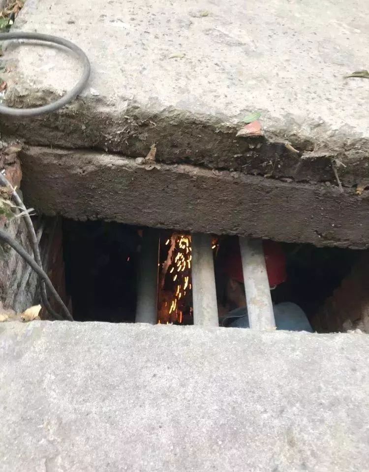 你的家里温暖如春，你可知这个城市有一群暖男在为你抵御寒冬