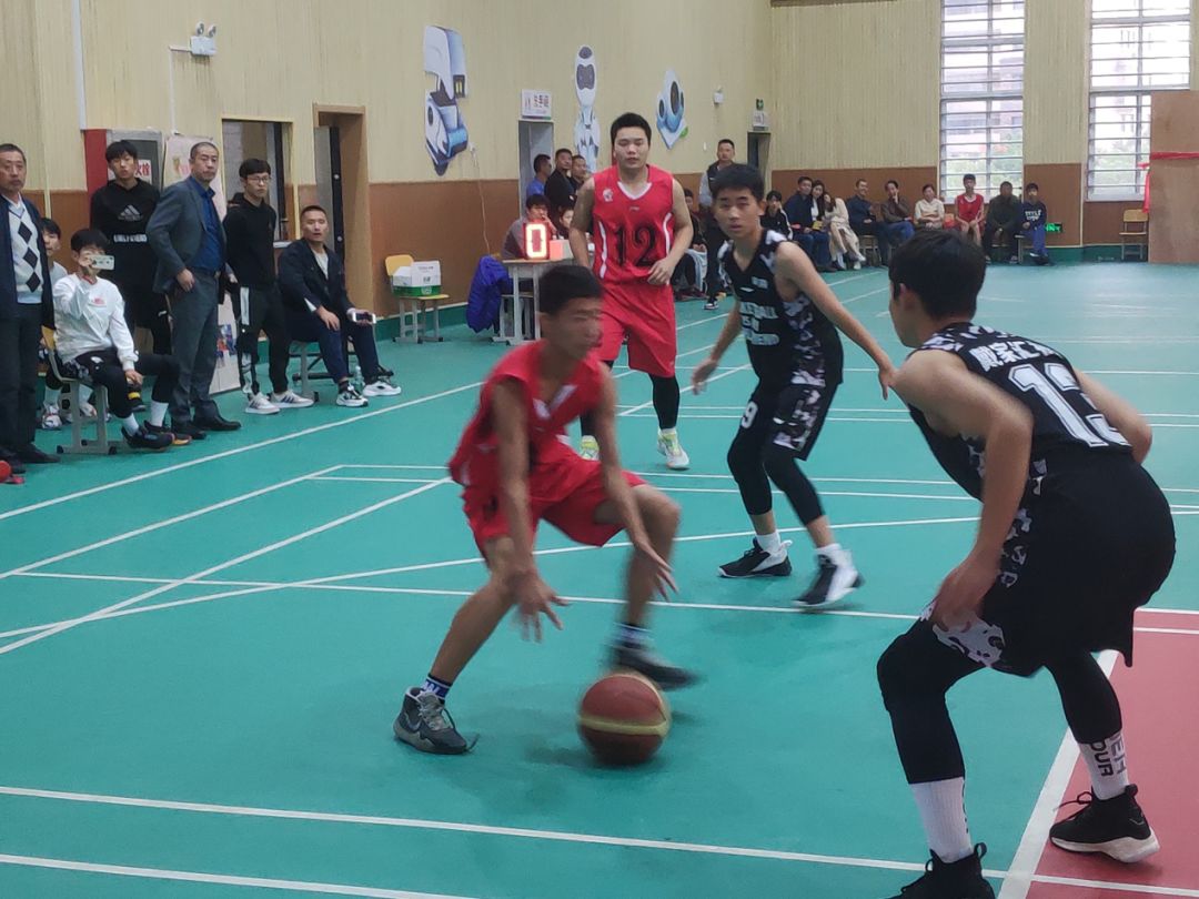 农村小孩爱篮球,山里娃爱篮球