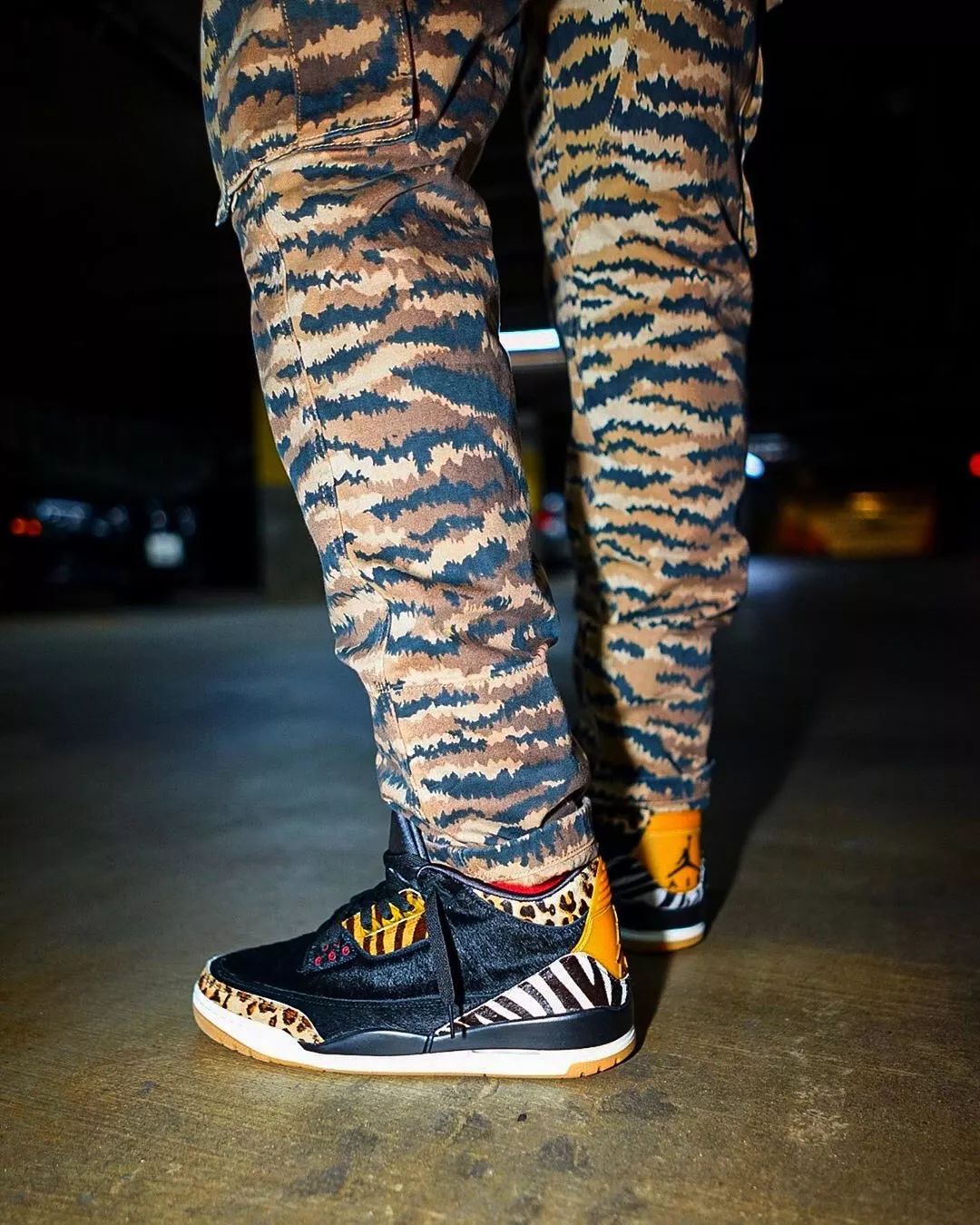 aj11黑红low2017发售,aj1mid万圣节黑红刺绣