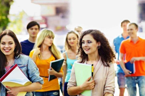 澳洲留学银行卡攻略,女生去澳洲留学利弊