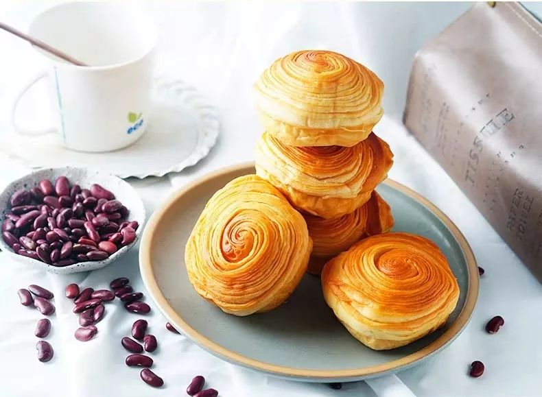 一年卖掉2亿个的手撕包为啥这么好吃？这家工厂揭秘了长线面包的选品秘籍