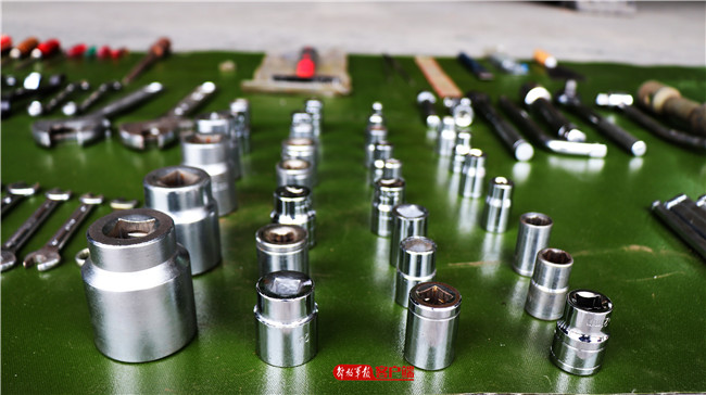 寒潮天气全副武装,强大寒潮来袭他们严阵以待