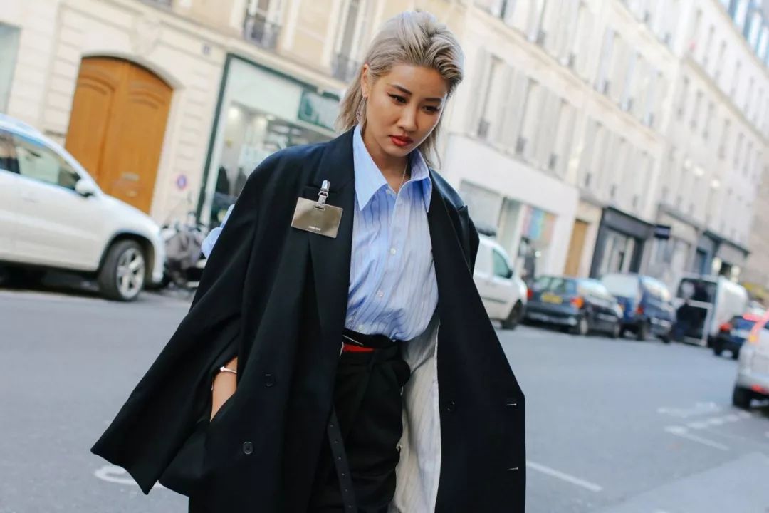 曾被高级时装看不起的球鞋，如今成了奢侈品牌们的摇钱树