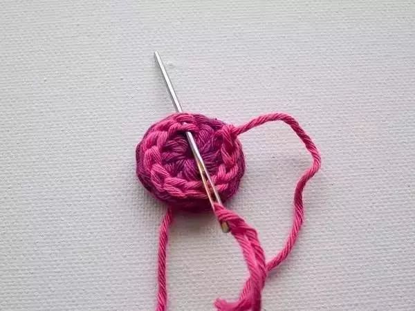 毛线纽扣的编织方法,漂亮又简单教你做毛线纽扣