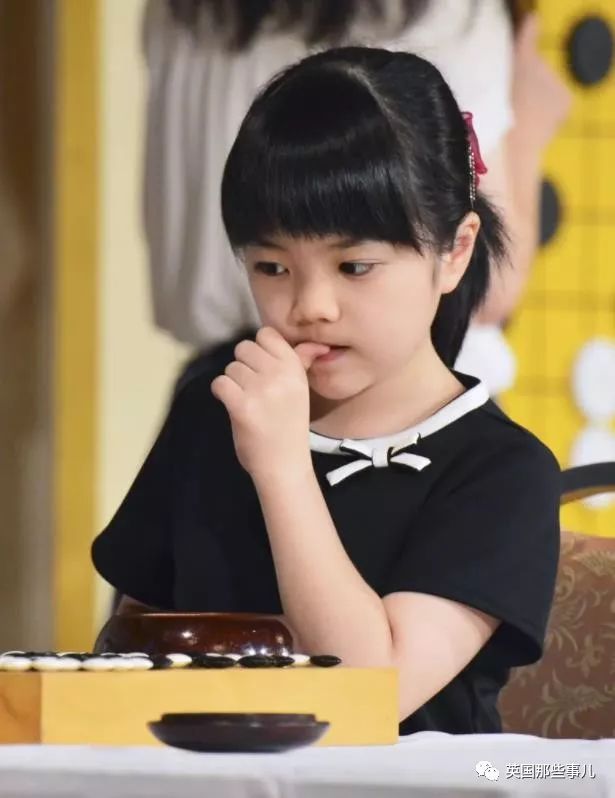 战胜71岁职业九段棋手的10岁围棋少女：这冰霜之瞪过分可爱了啊