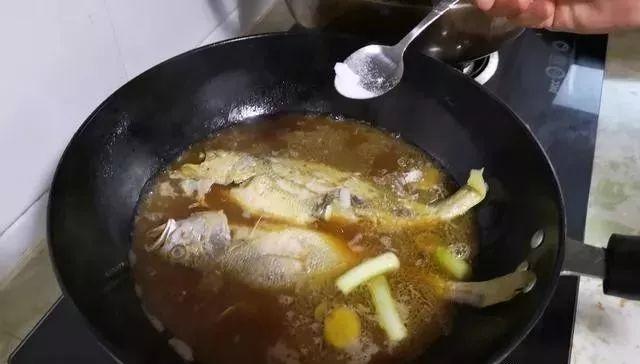 炖鱼放什么调料不腥,炖鱼如何用醋去腥