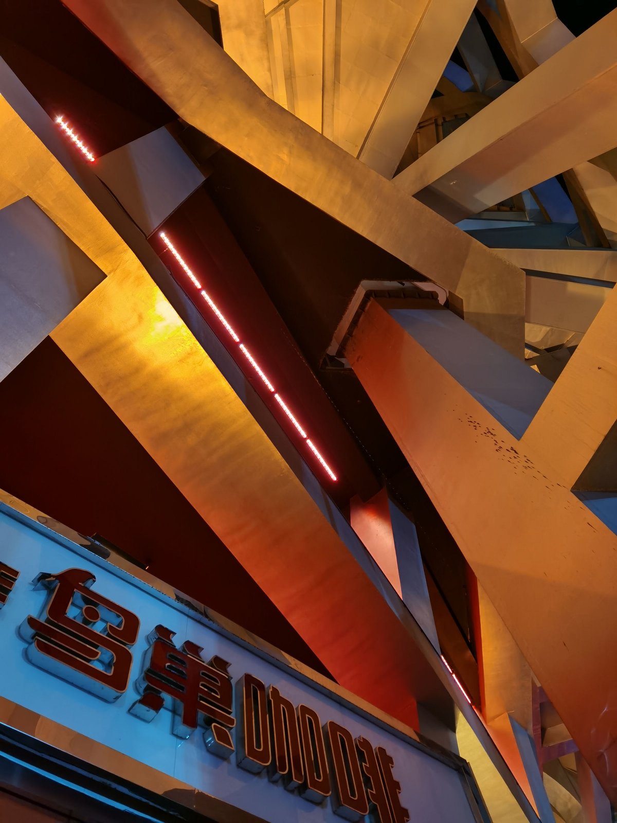 huaweimate30pro摄像头更换,huaweimate30pro后置摄像头不聚焦