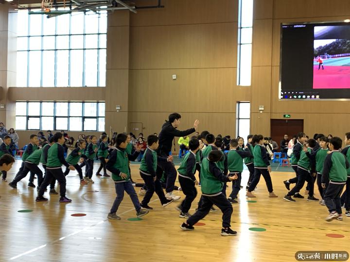 篮球课允许上吗,体育课程一体化篮球