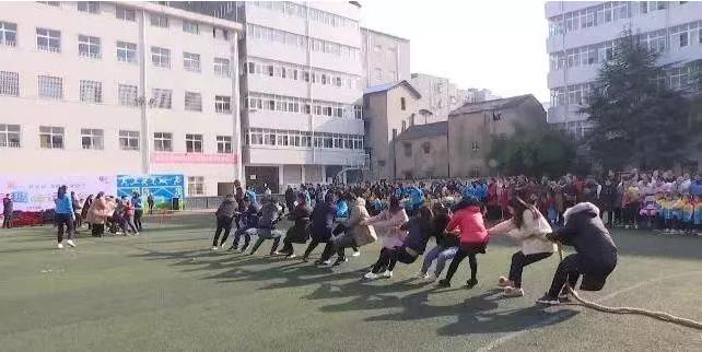 趣味亲子运动会萌娃家长乐翻天,小朋友玩的趣味运动会