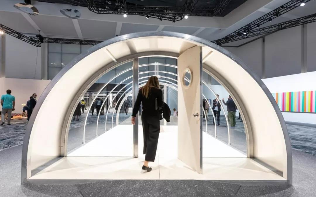 12万美元售出一支卡特兰的香蕉？巴塞尔迈阿密的消费主义悖论与生态危机议题