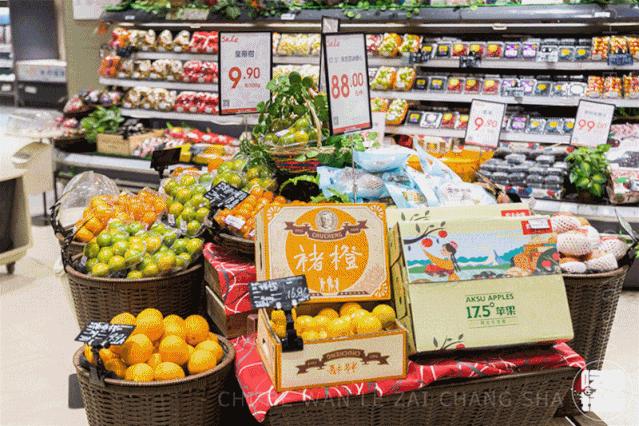 omg女生包包里有什么,omg所有美女