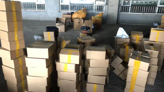 什么牌子的包包都应有尽有？“小仓库”经营“国际大牌”包，城阳警方打掉一制贩假货窝点