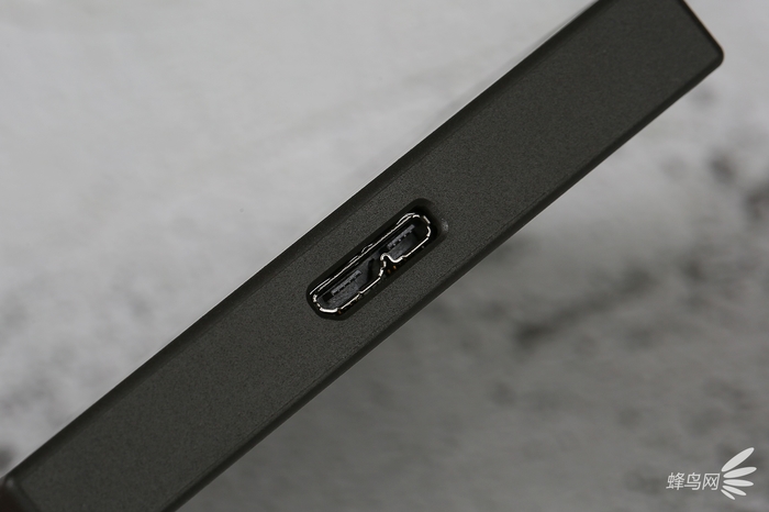 希捷硬盘睿翼系列和铭系列哪个好,希捷铭桌面移动硬盘测评