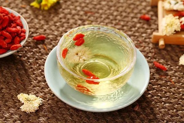 喝菊花茶可以清热解毒吗,清热去火喝菊花茶好还是胎菊好