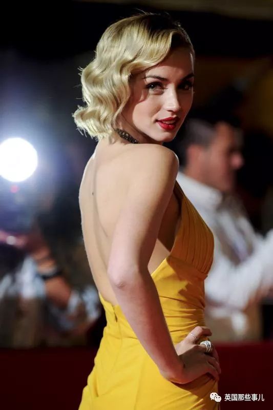 她是新任007邦女郎，也是梦露…这个古巴妹子，凭啥成了新一代性感女神？