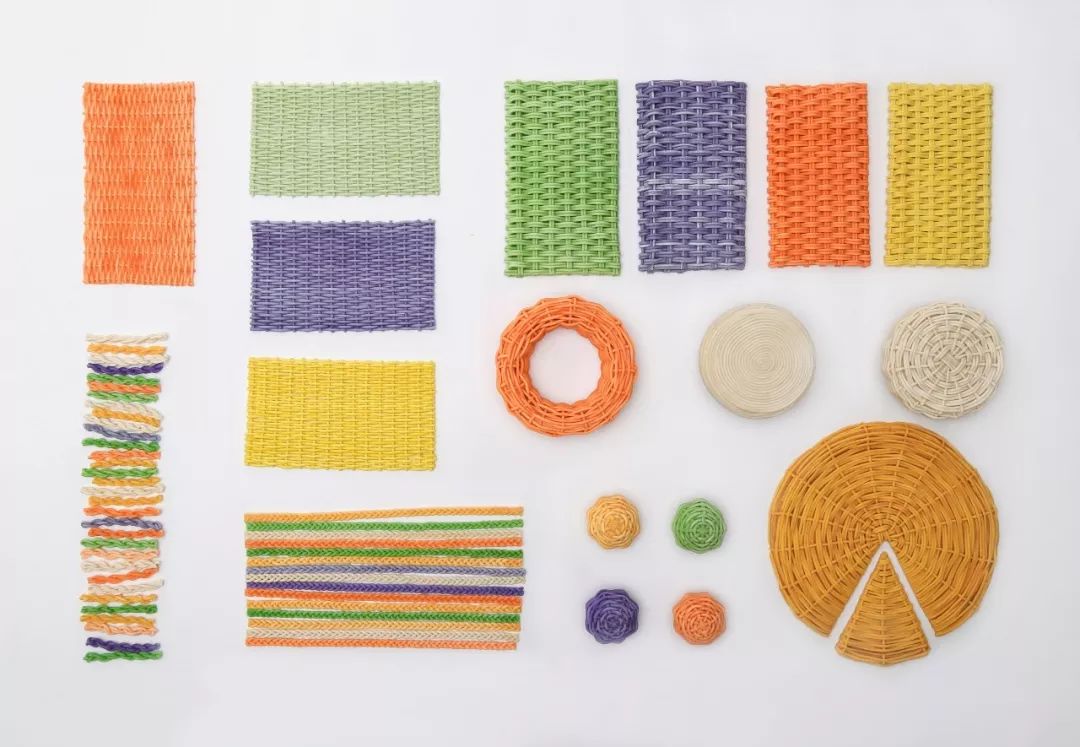 这个遥控器叫“挤粉刺”，按的时候就像我们在挤自己的青春痘