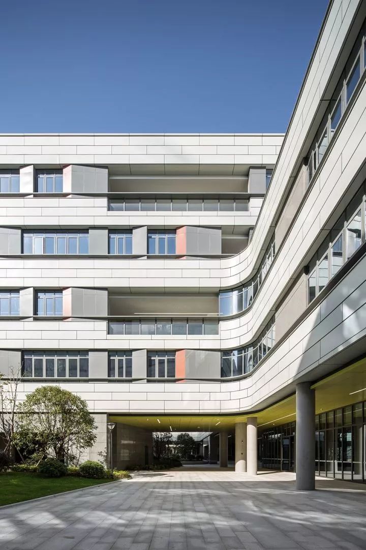 拒绝“千校一律”,浙大教院附中完成漂浮立体校园