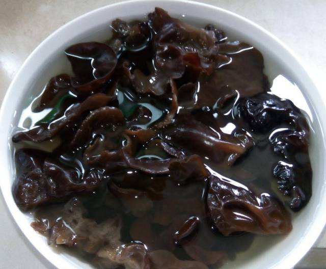 木耳在什么情况下吃了会中毒,食用木耳怎样防止中毒
