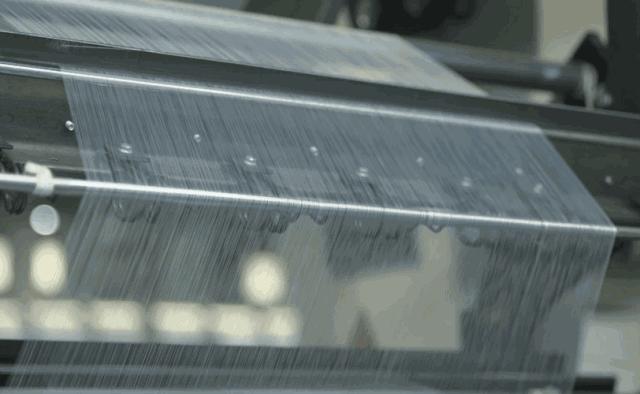 日本人吃饭都不穿鞋，熏死人了！这双耗时3年的黑科技银离子袜，美白润肤自发热，穿7天都不臭脚