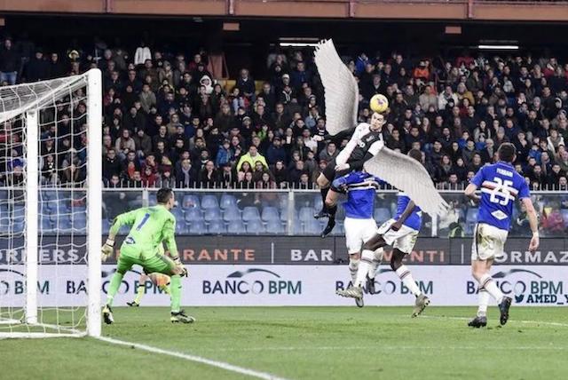 c罗飞过来头球,c罗腾空头球街头