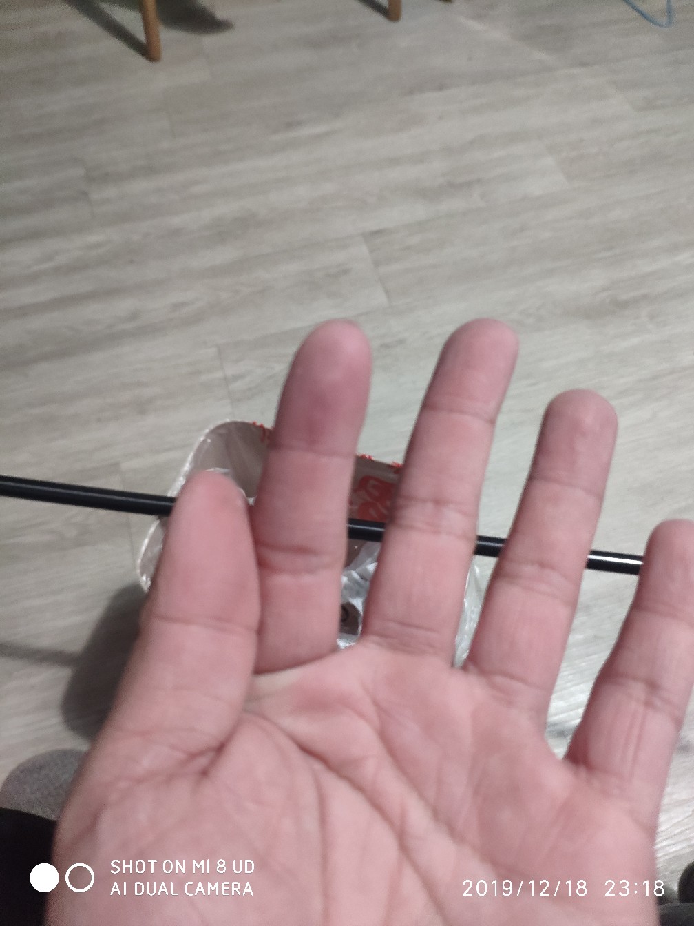 鱼竿被502胶水粘住拉不出来怎么办,鱼竿破裂最好的修复方法