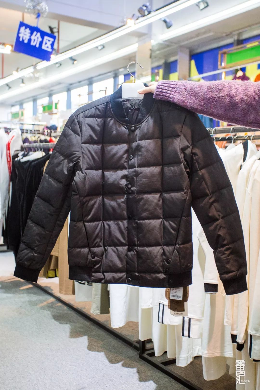 品牌羽绒服工厂99清仓,番禺南村羽绒服厂家清仓