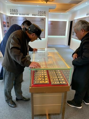 宇宙大行又干了一件好事！您收藏的熊猫金币可以卖给商业银行了