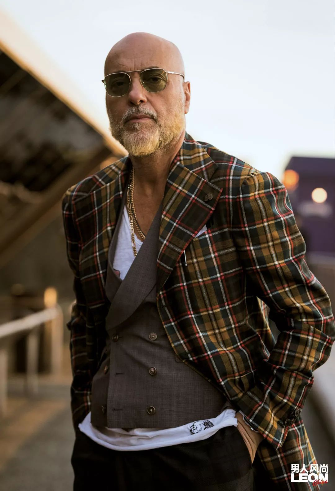 如何通过眼镜找到合适的发型,发型和脸型搭配