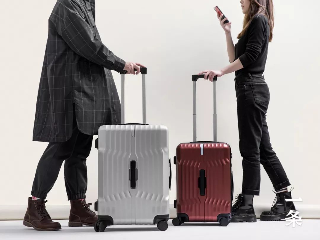 行李箱中的“战斗机”，能定位、不怕丢，还能给自己称重！||Chin@美物