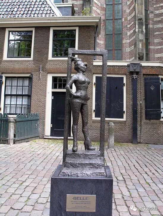 荷兰是怎么没落的,荷兰改名叫什么了