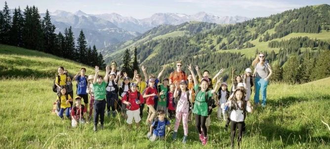 赵文卓女儿在英国上的高中,赵文卓女儿上的是职业学校吗