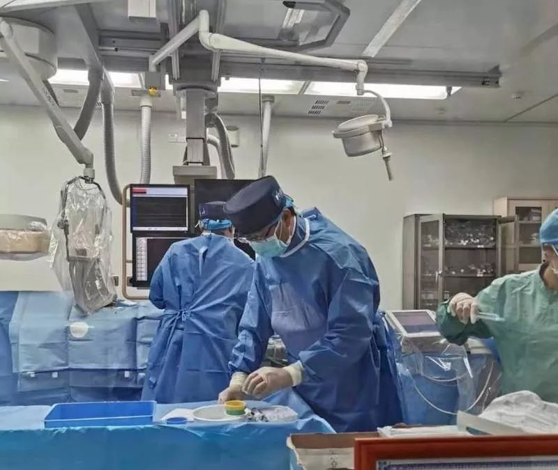 26岁小伙加班后头晕,28岁小伙熬夜加班49小时