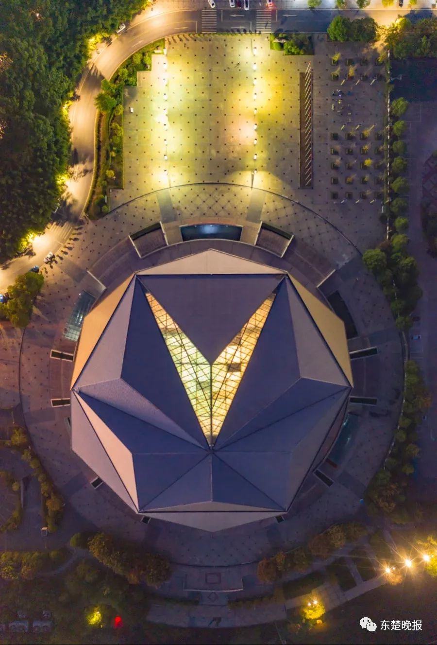 365天，行走3.2万千米，拍摄13万张照片！黄石人到底有多“野”？