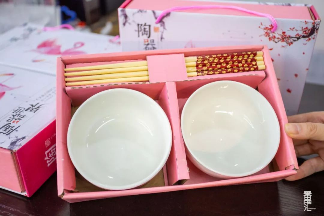 南村工厂特卖店,广州番禺南村特卖场服装