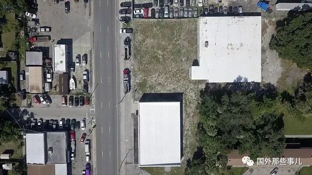 常年无人居住的房子发现一具尸体,豪宅底下发现37具遗体