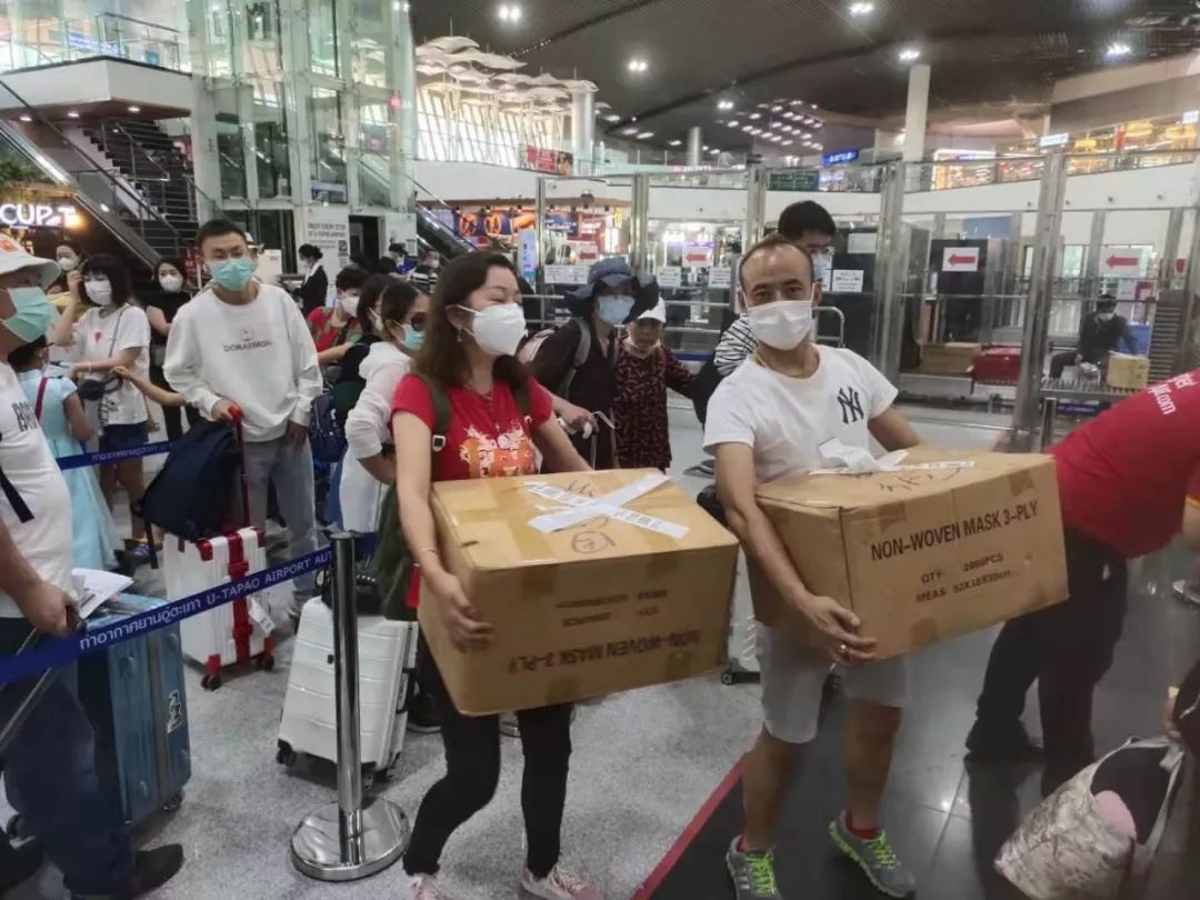 点赞!设法买到口罩防护服,导游领队“人肉”带回