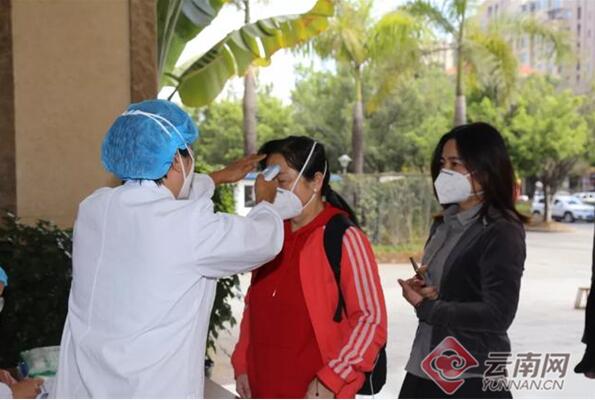 “云南温度”让滞滇湖北游客“心里暖洋洋”