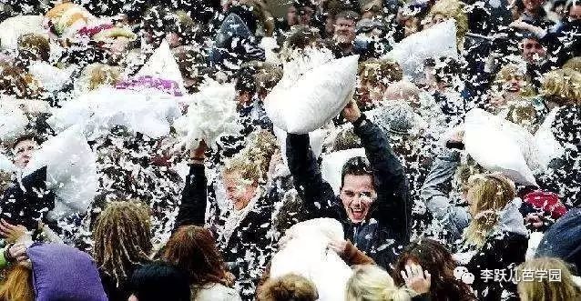 亲子游戏怎么给孩子玩,三个人玩的亲子游戏在家里