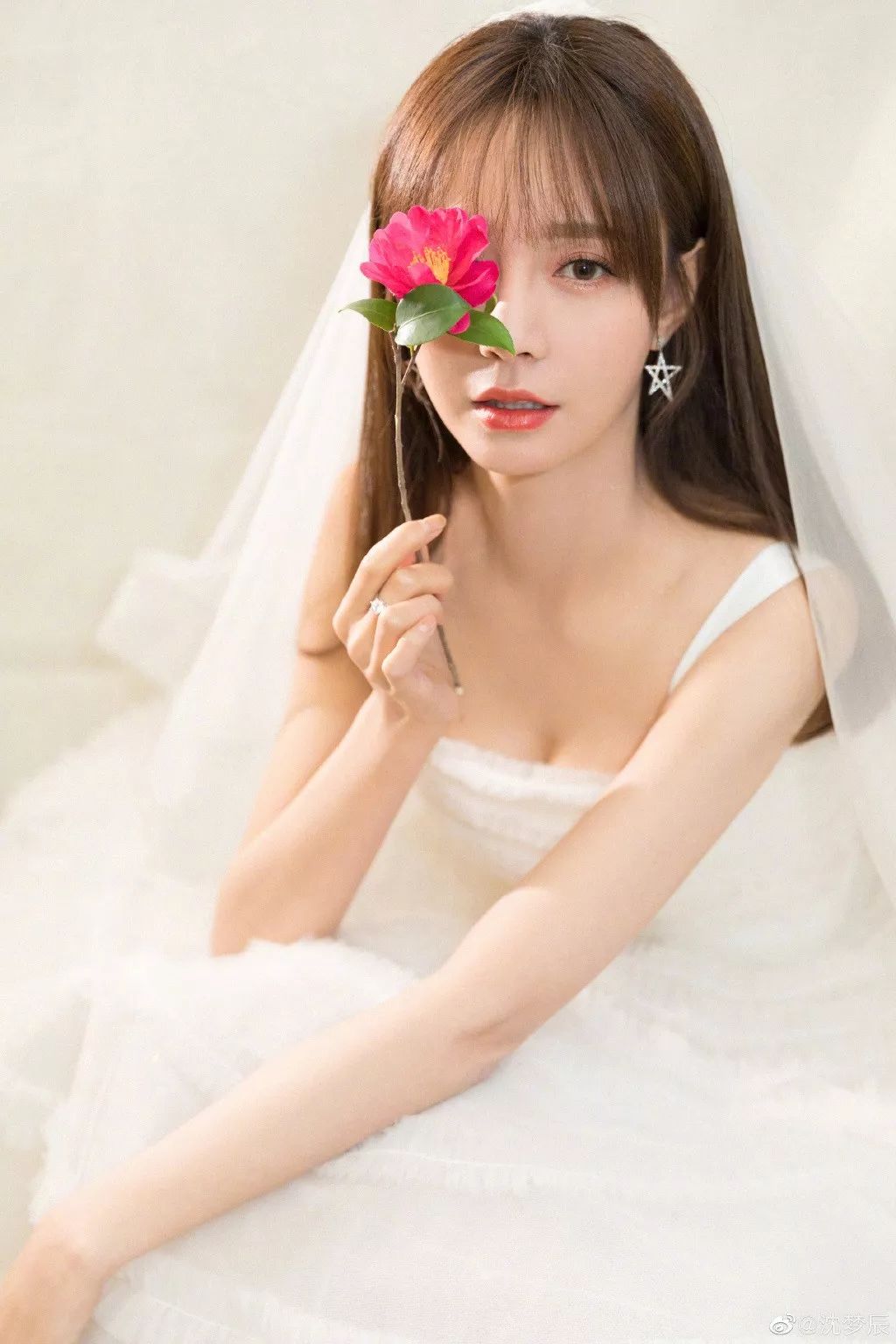 沈梦辰下睫毛,沈梦辰发光卧蚕为什么秒变猴哥