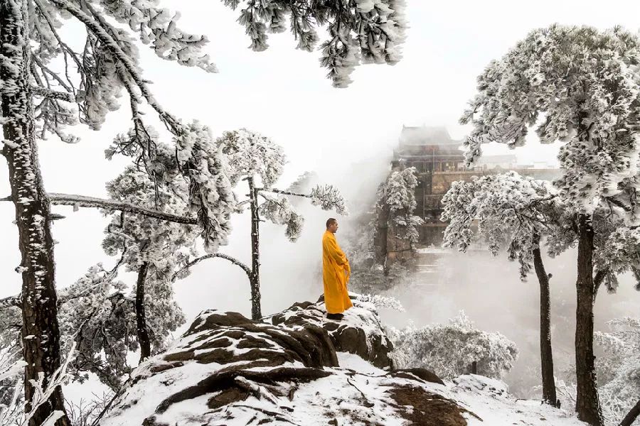 九华山细雨绵绵,九华山迎来最美的季节