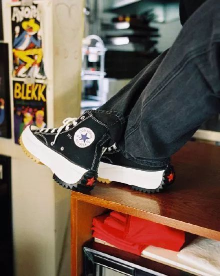 潮流范丨隔空约会时讨论一下你们穿哪双鞋碰面？我是肖战同款