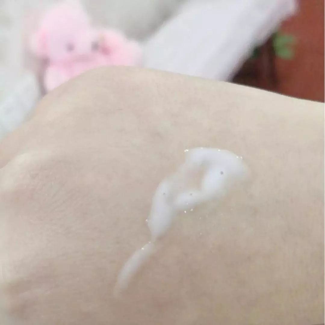 有了水乳精华脸嫩了,有了这些护肤品会更年轻